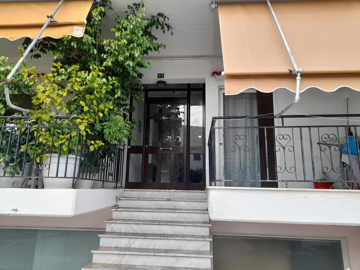Luchia Lägenhet Patras Exteriör bild
